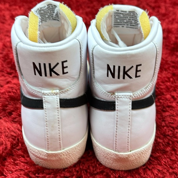 Nike Blazer Mid 77 Classic Mens 9.5 Shoes BQ6806-100 Women’s 11 White Black - Picture 5 of 7